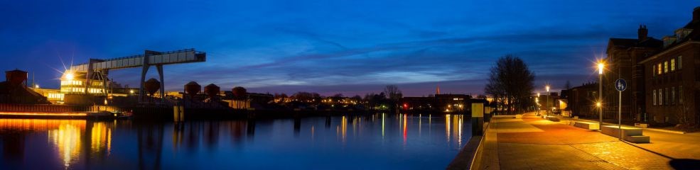 Hafen bei Nacht